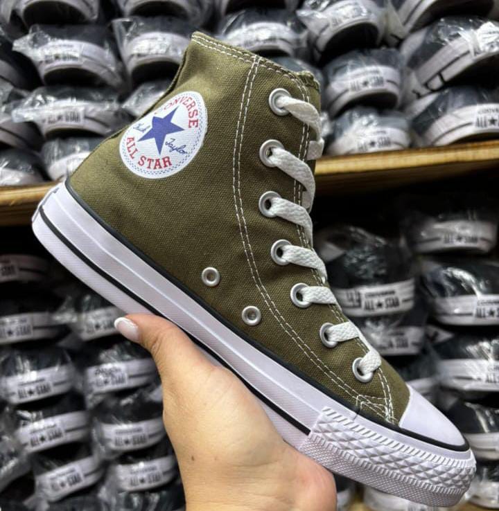Converse Bota